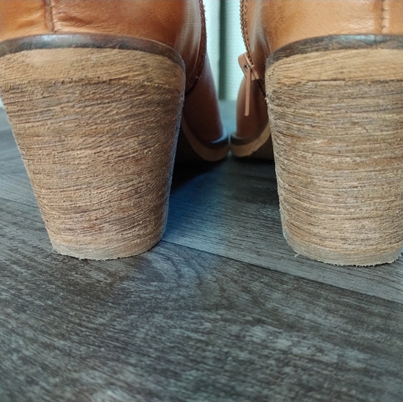 Mala Vita Brown Boot - Picture 4 of 4